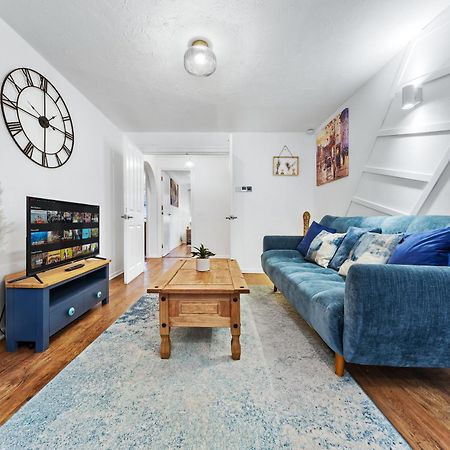 Quirky Canary 2Bed, Free Parking, Smart Tv & Games London Bagian luar foto