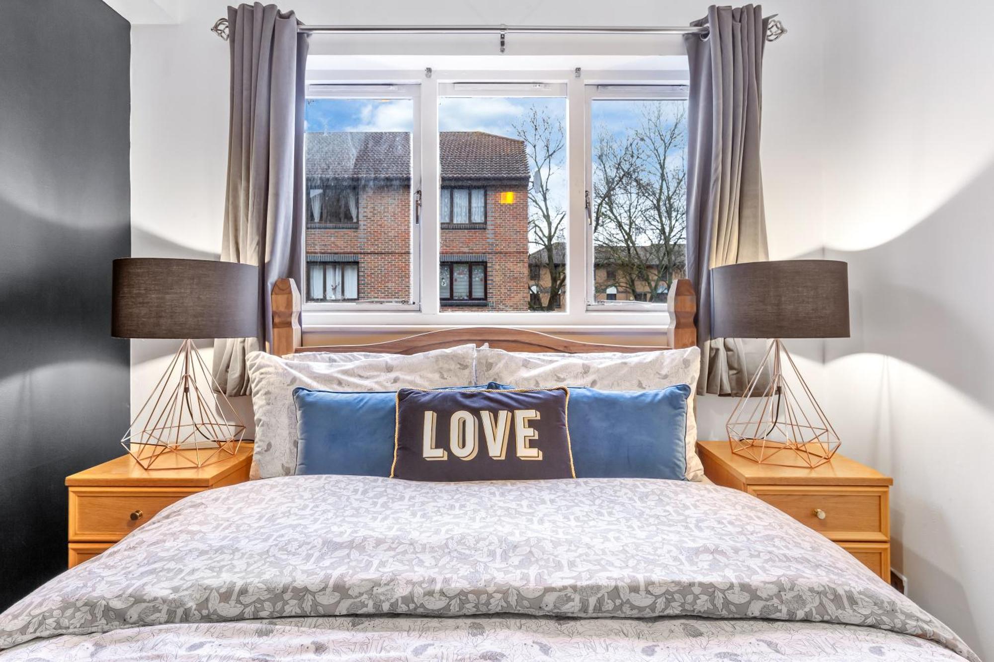 Quirky Canary 2Bed, Free Parking, Smart Tv & Games London Bagian luar foto